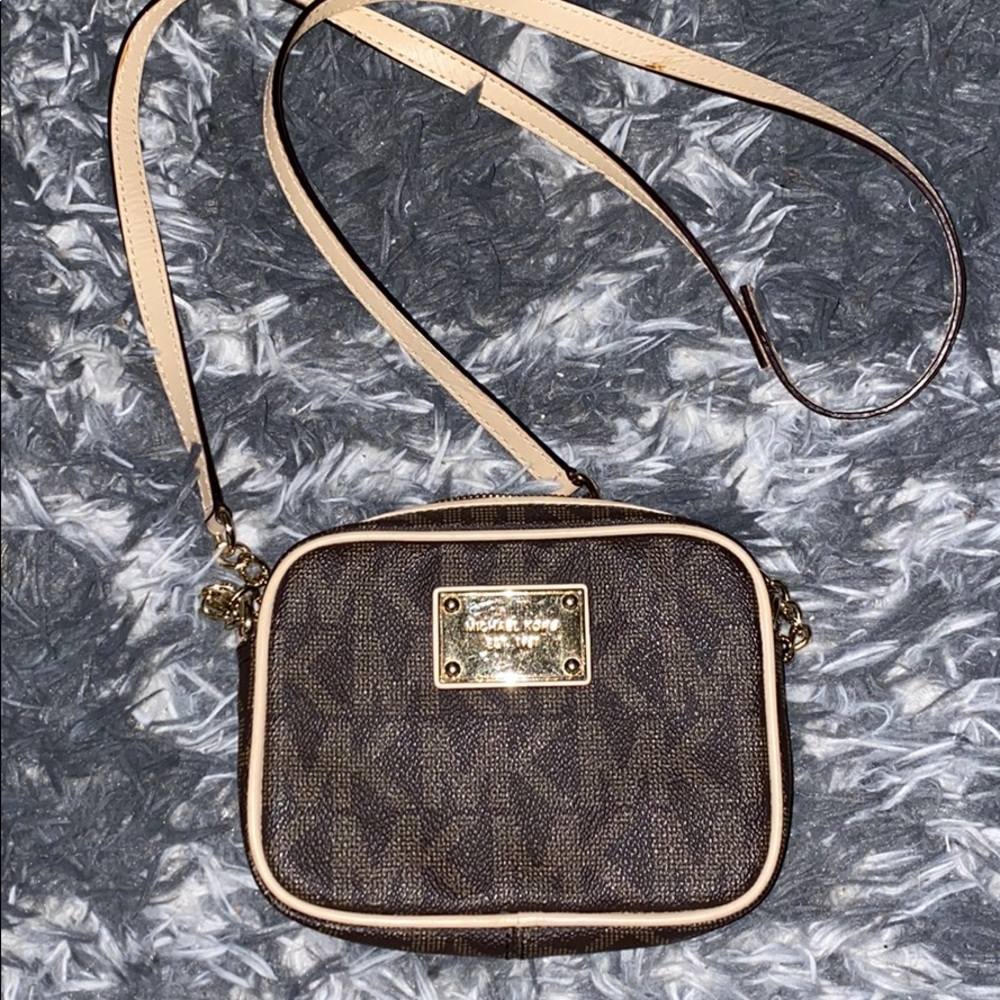 Muchael Kkrs crossbody bag